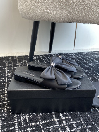 ua Ch*el women's slides