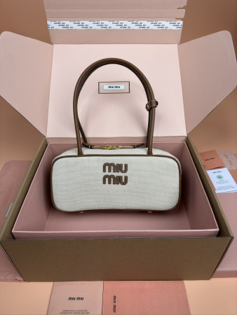 Miu Miu Leather Beau Bag  28×15×9cm
