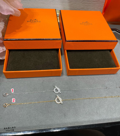 h**mes ot clasp fully Di*m*nd-encrusted bracelet