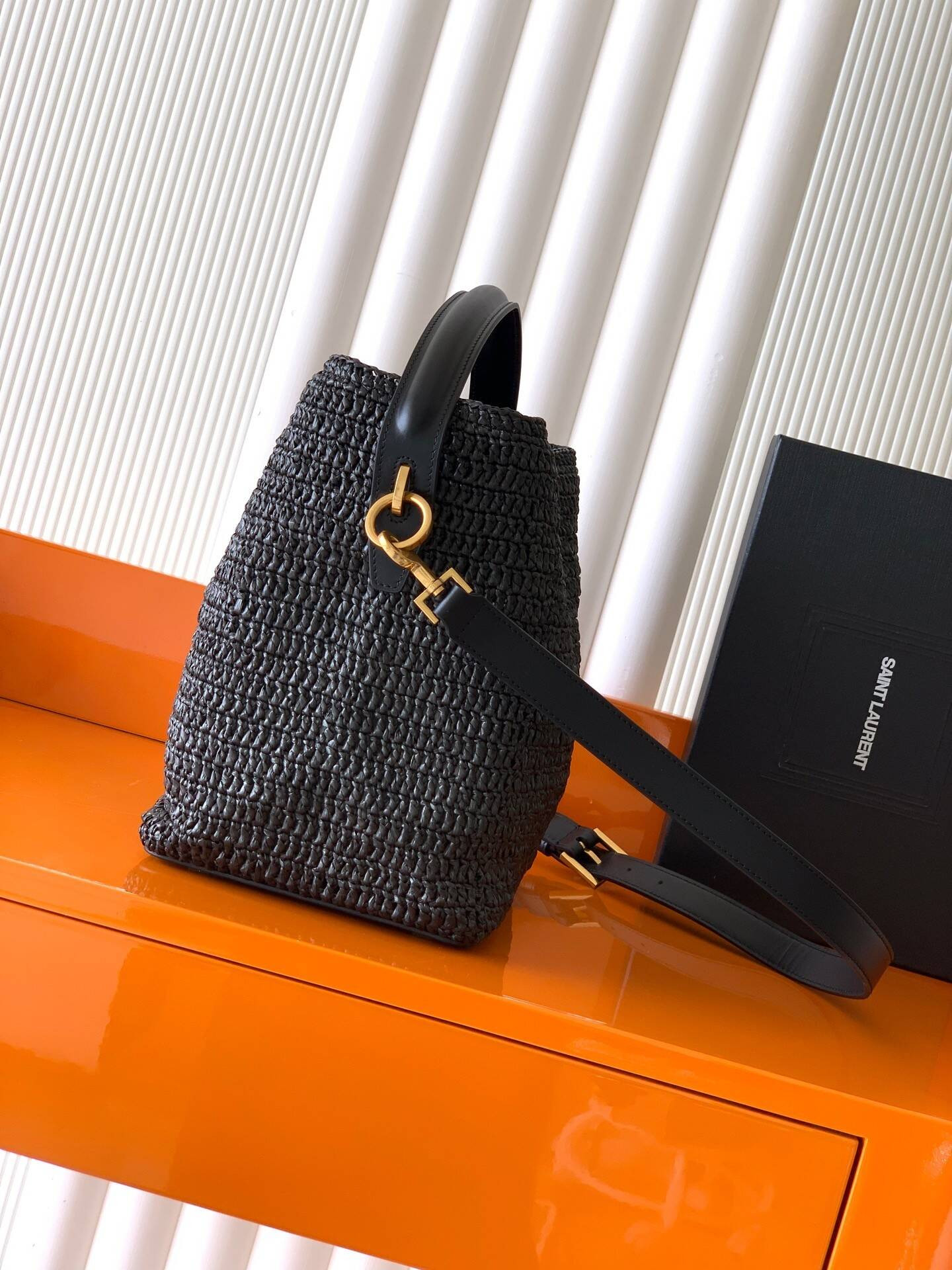 Y*L le 37 in woven raffia and vegetable-tanned leather bucket bag 25x20x12cm