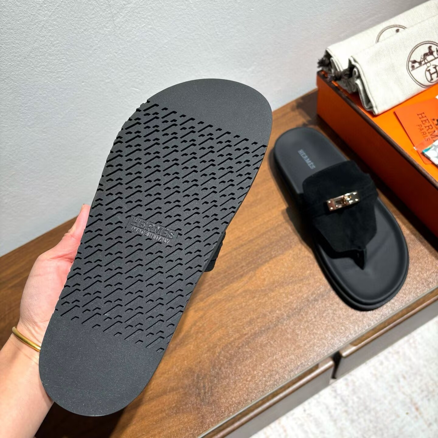 ua H**me5 empire sandal gold hardware