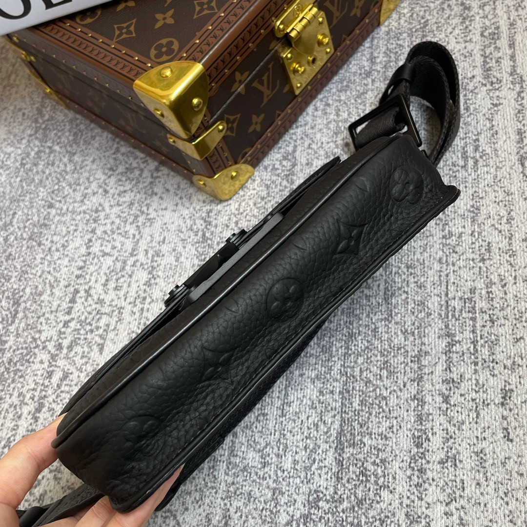 LV S LOCK SLING BAG M58487