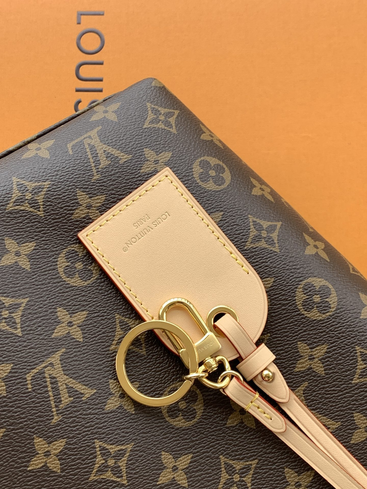 LV Again M25877 53x30x15.5cm