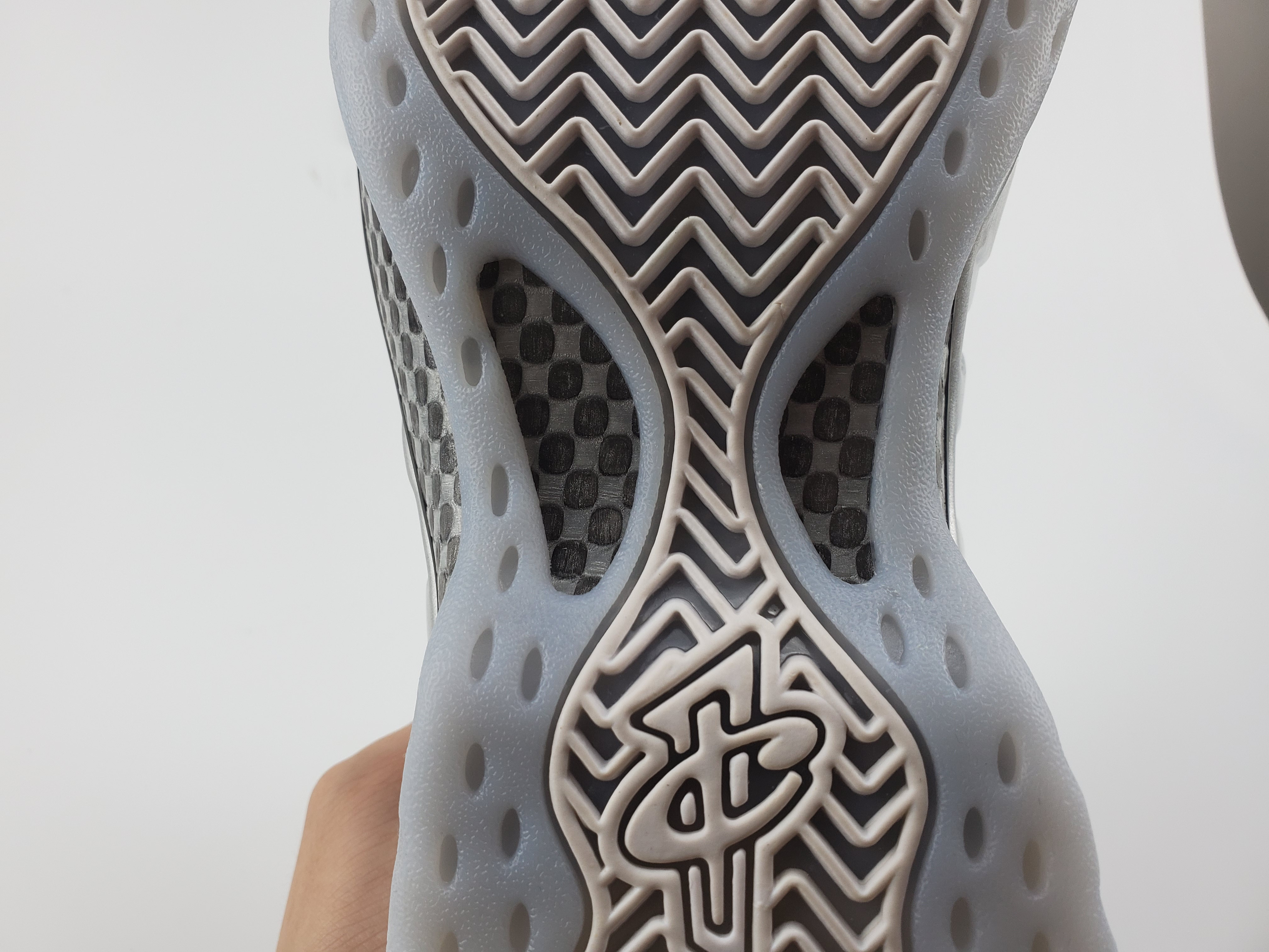 air foamposite one Ch*0me white