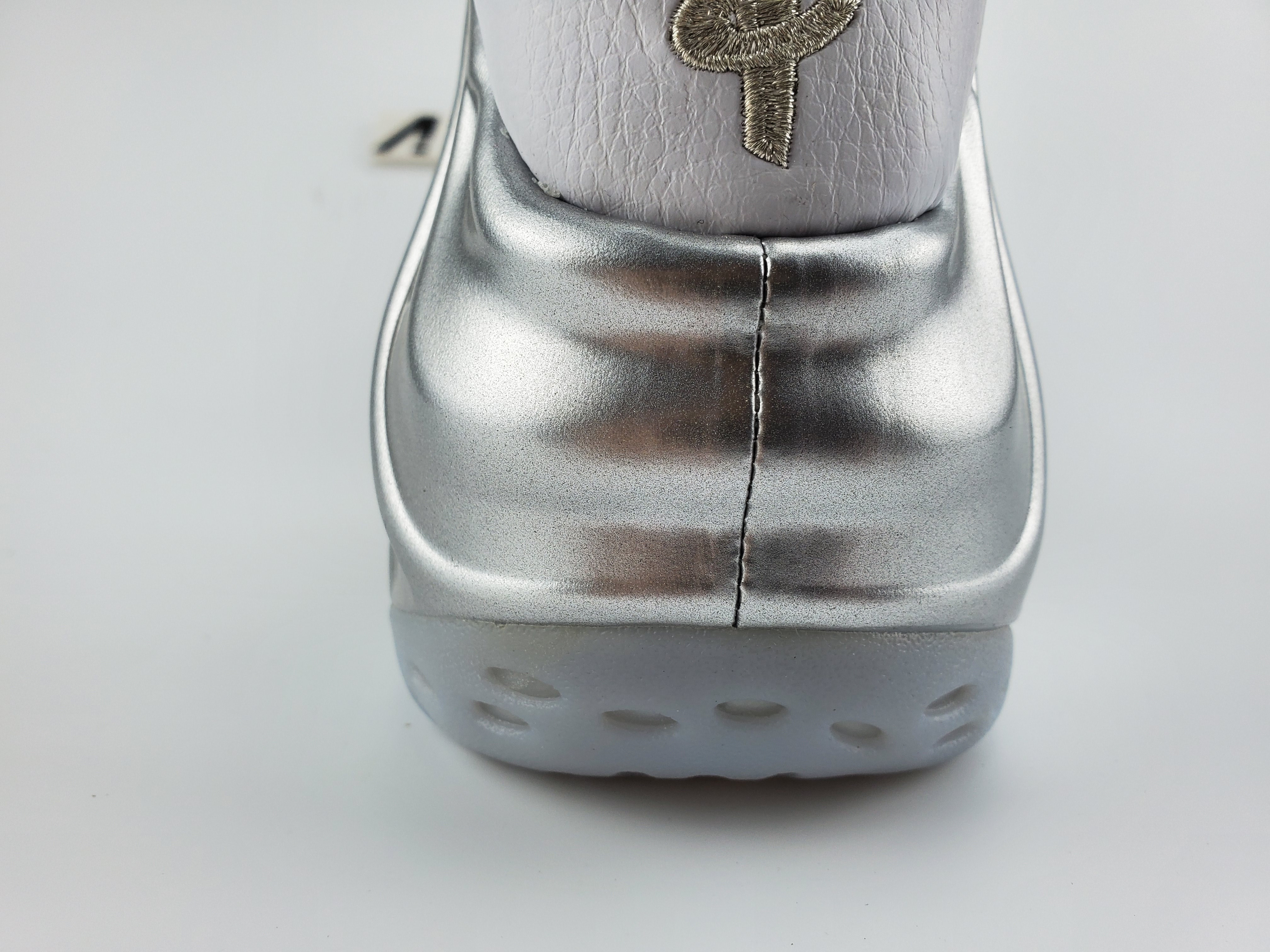 air foamposite one Ch*0me white