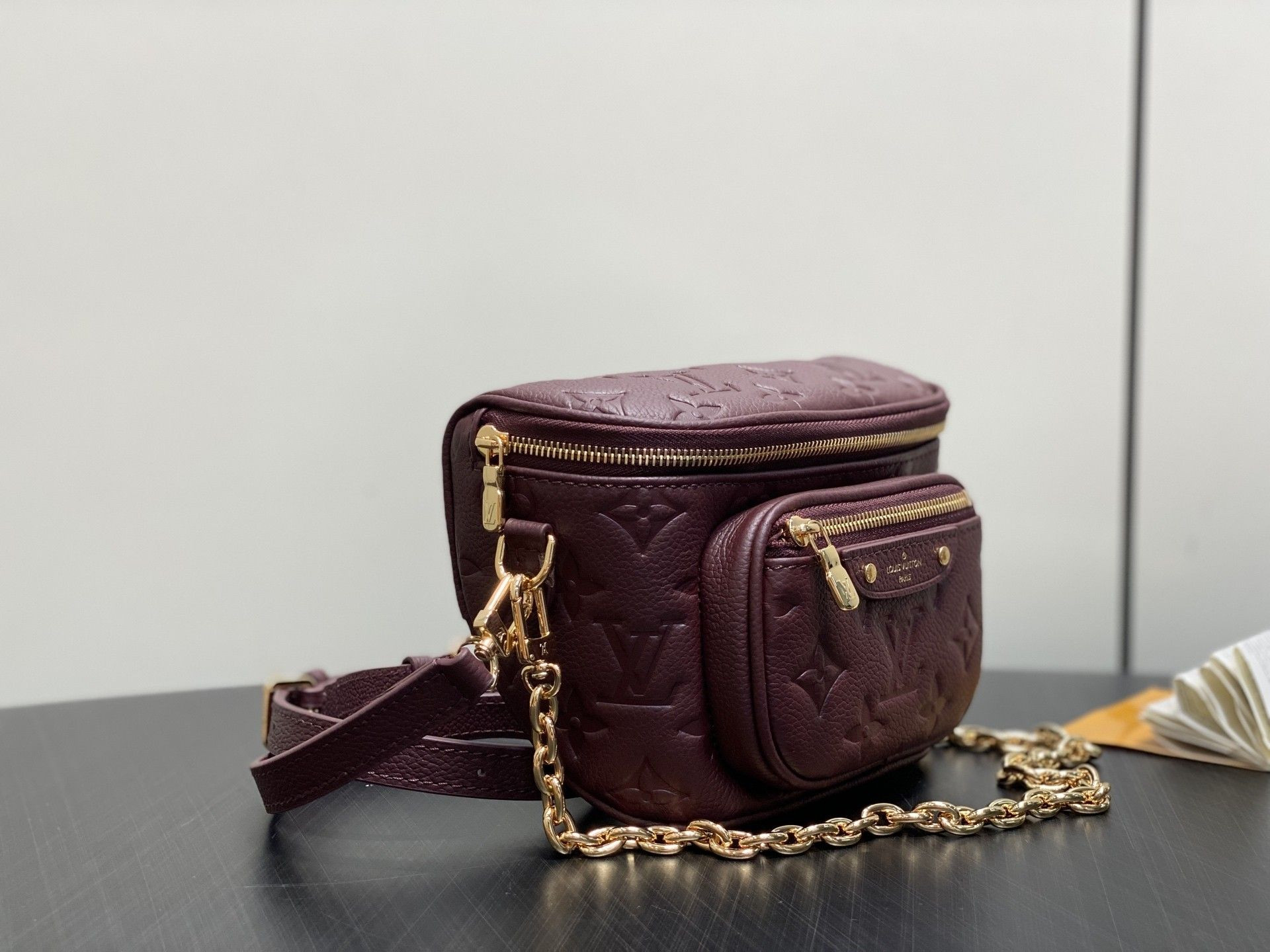 LV Mini Bumbag M13827 17x12x9.5cm