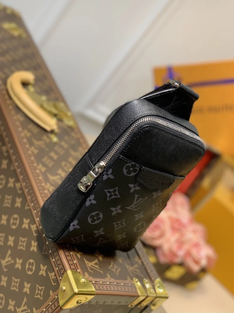 LV OUTDOOR SLINGBAG M30741