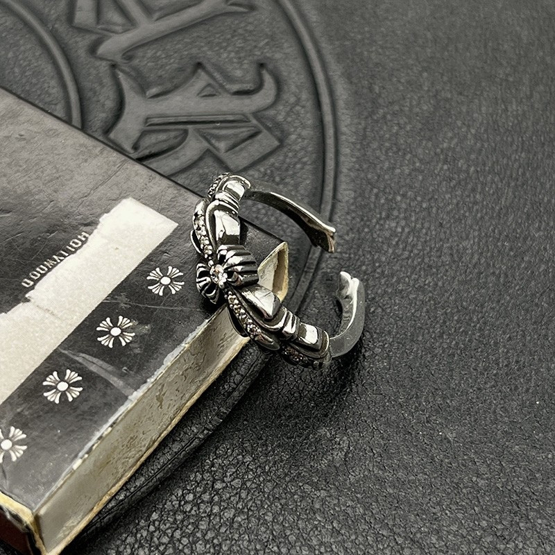Ch**me He**ts open-ended small cross ring