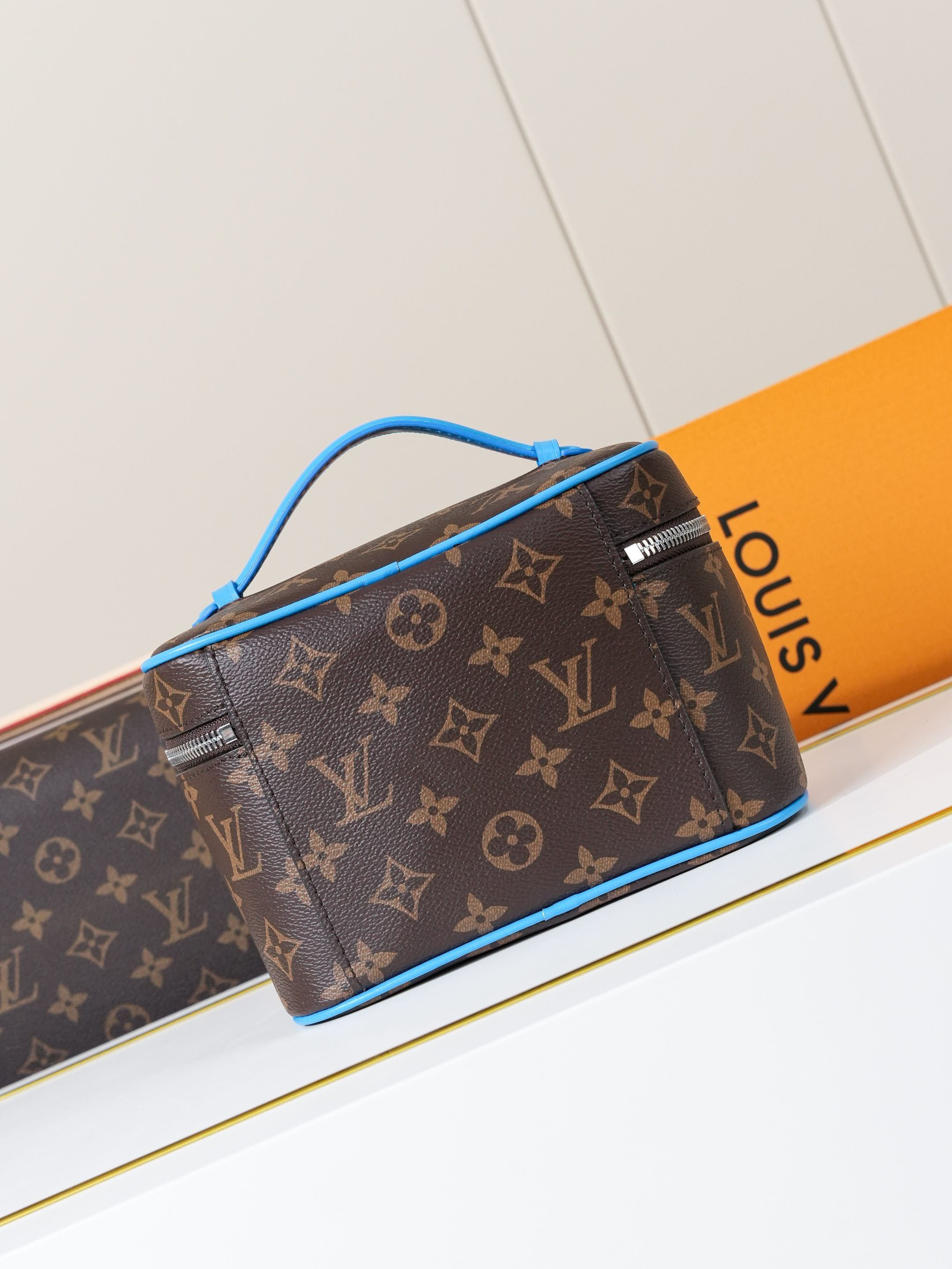 LV Nice Mini Makeup Bag M12647 13.5x12x20cm