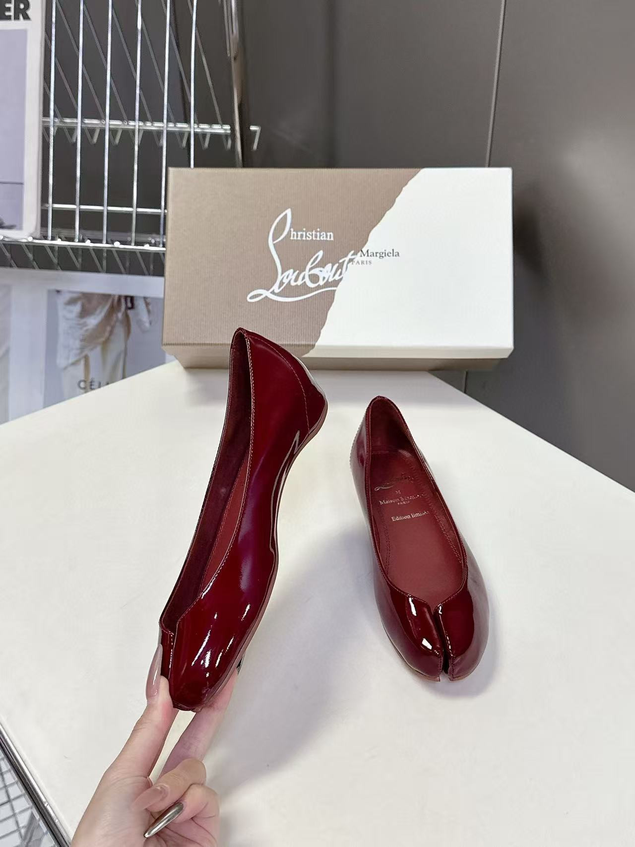 ua Ch**an louboutin marlougiela ballerinas patent calf leather