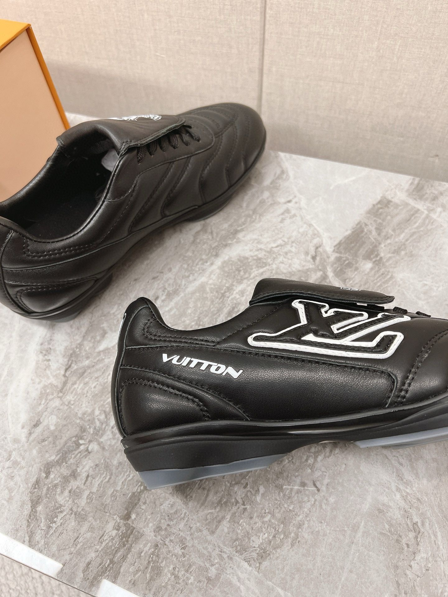 UA LV Footprint Soccer Sneaker