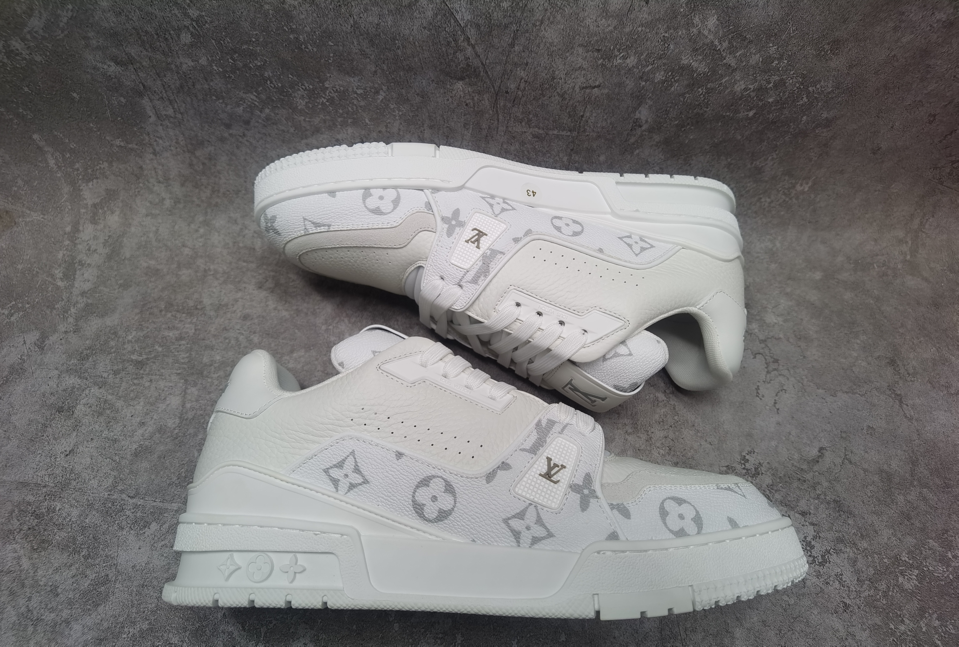 UA LV Trainer Sneaker