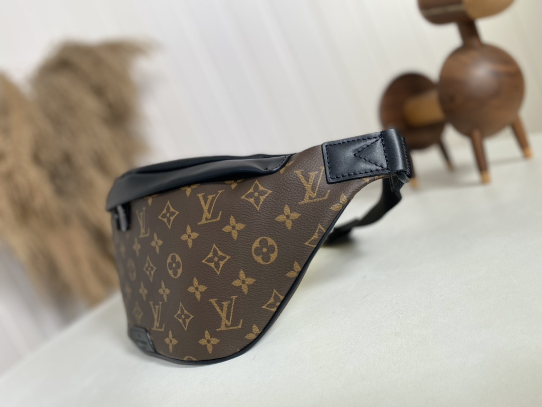 LV DISCOVERY BUMBAG 47x20x9 CM