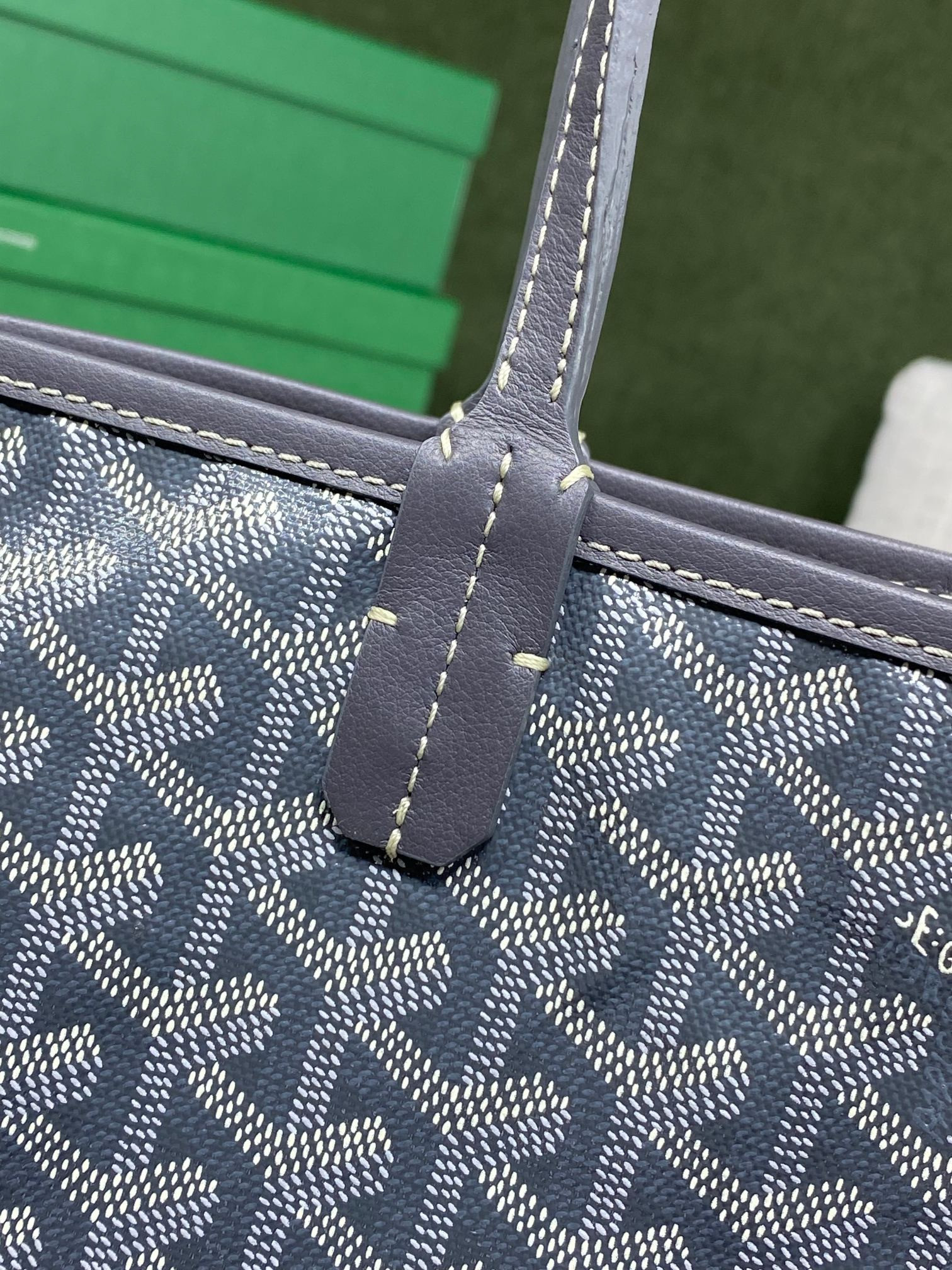 Go*ard small saint l0*is bag 28 cm x 15 cm x 34 cm