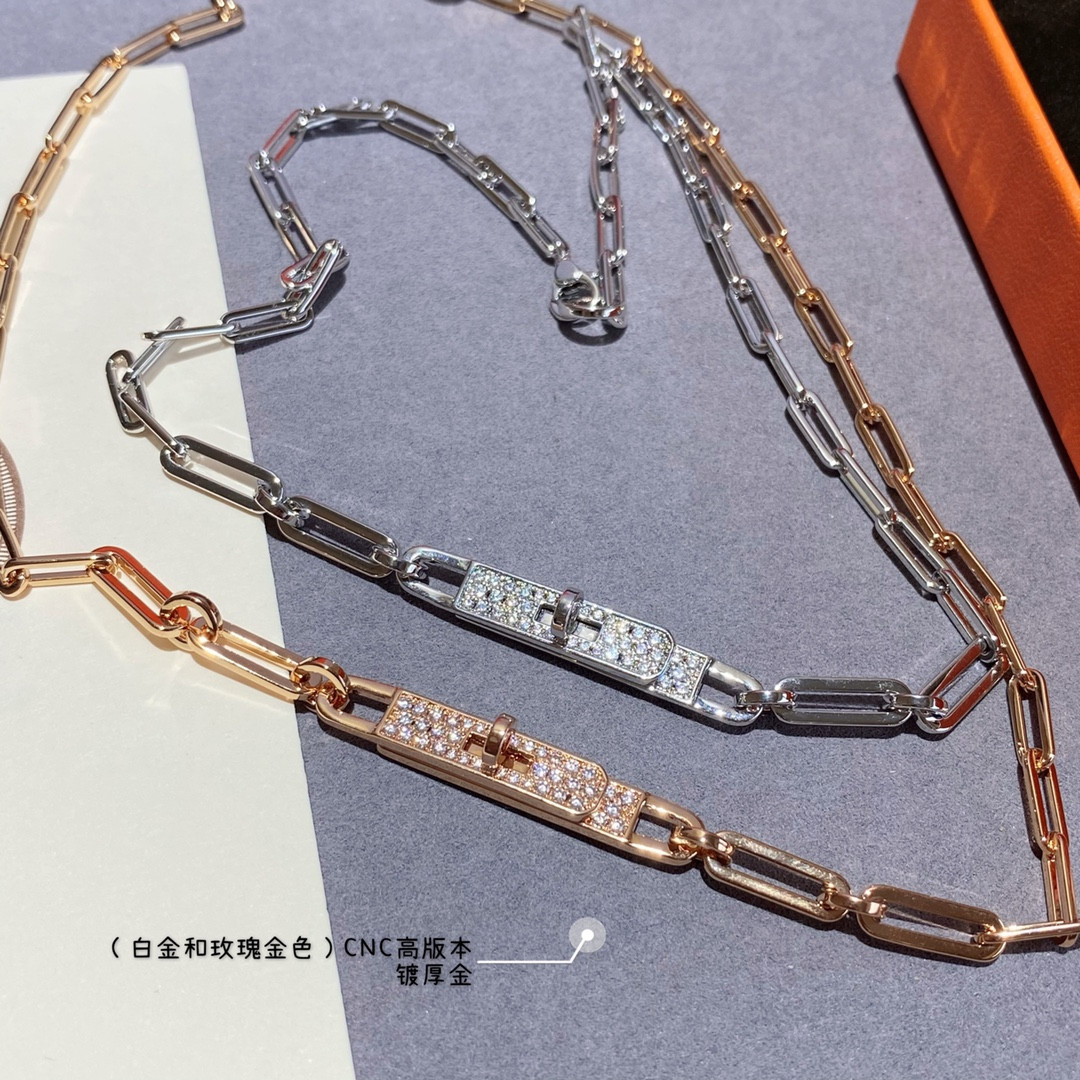 H**me5 belt button necklace