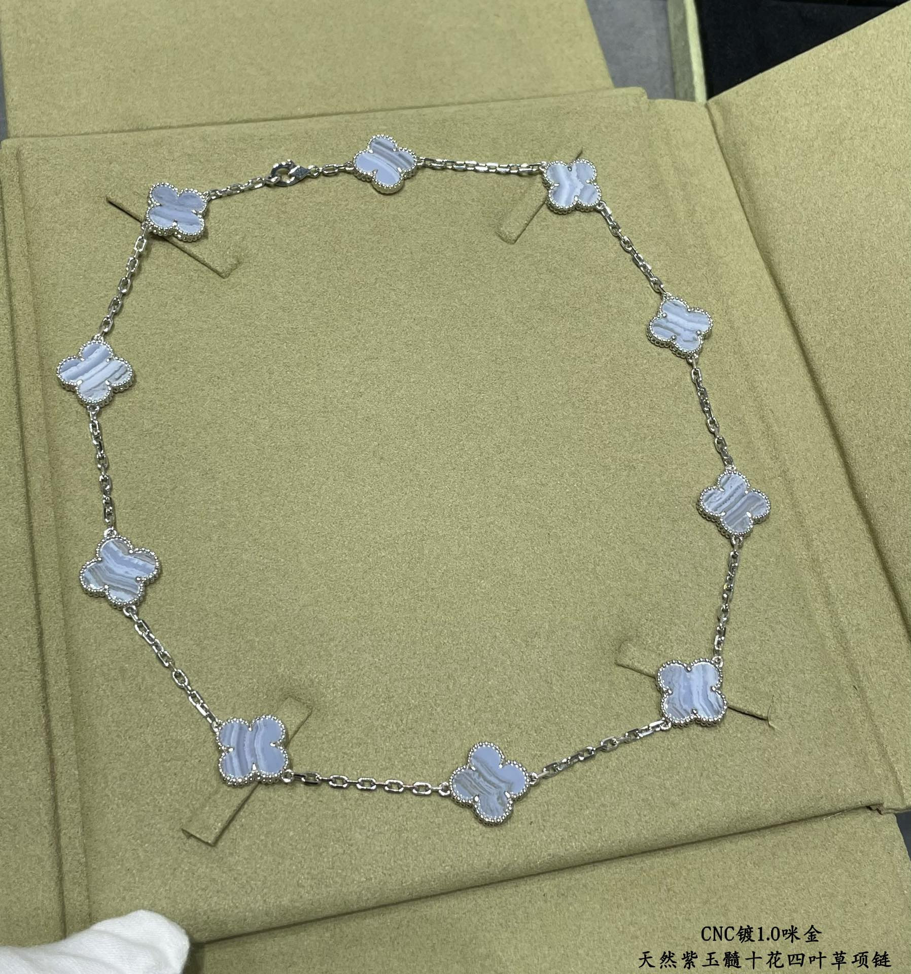 V*N CL*F & arpels natural purple chalcedony ten-flower four-leaf clover necklace