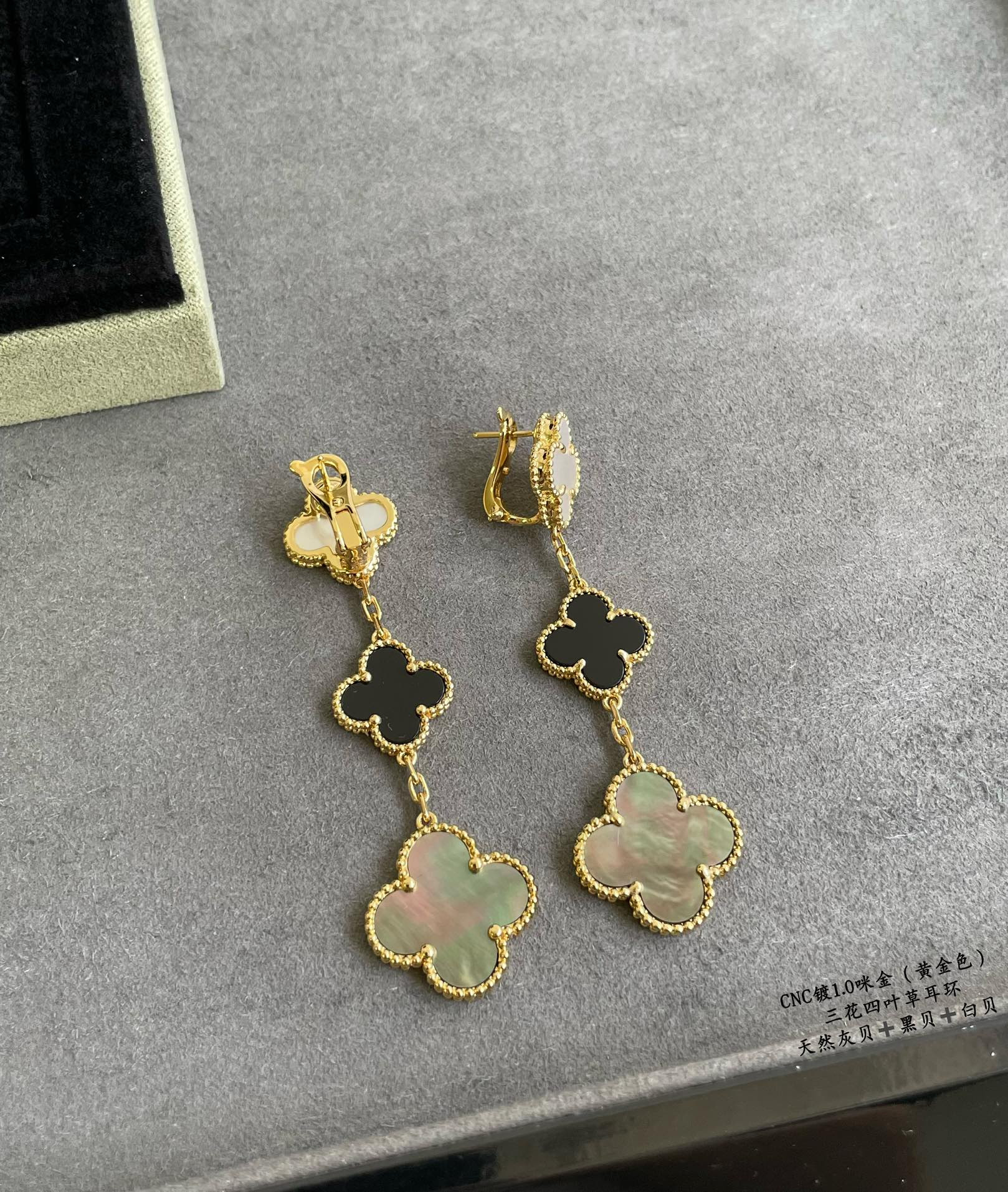 V*N CL*F & arpels three-leaf clover earrings