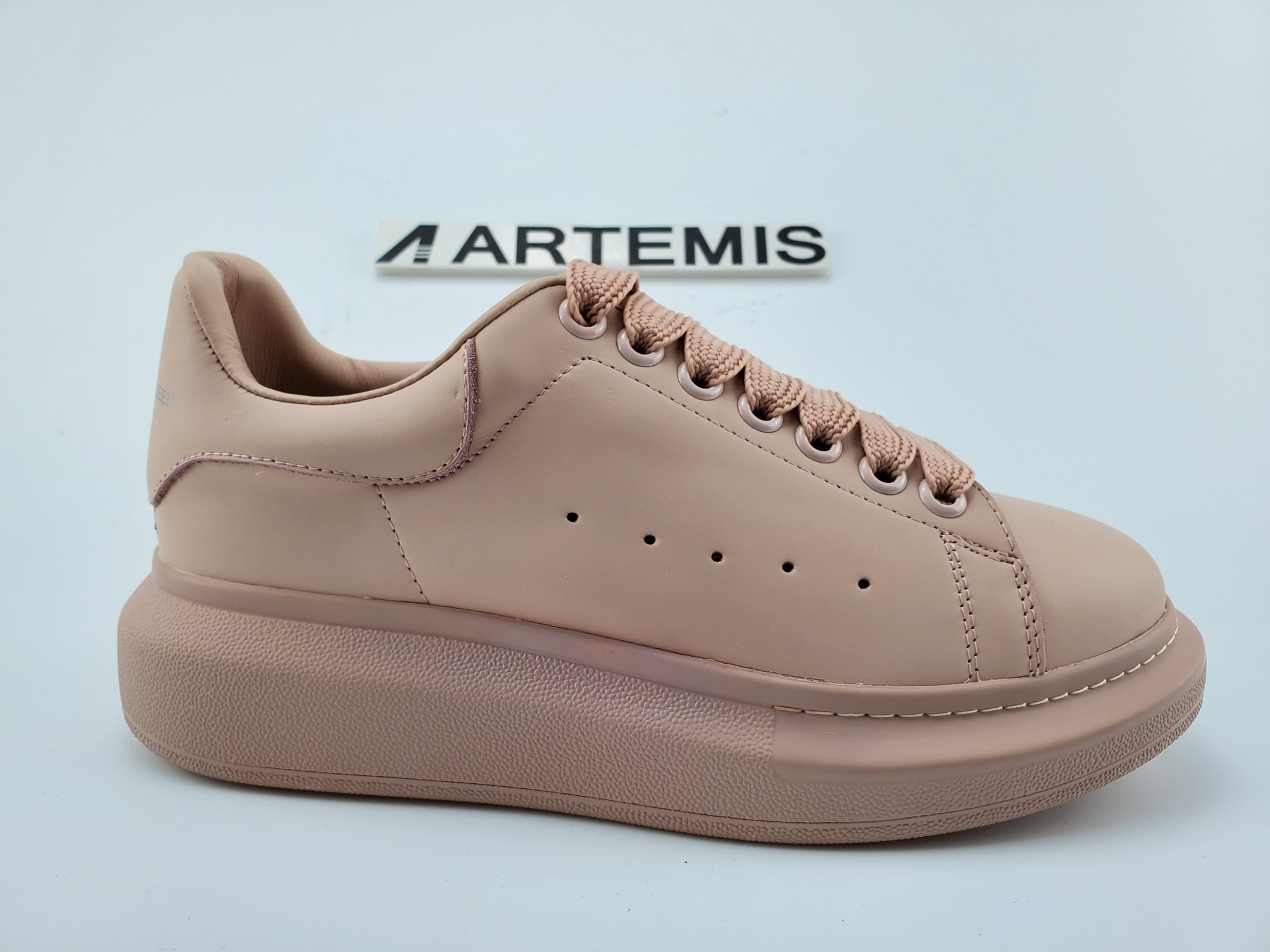 ale*d*r M*Q*en trainers pink
