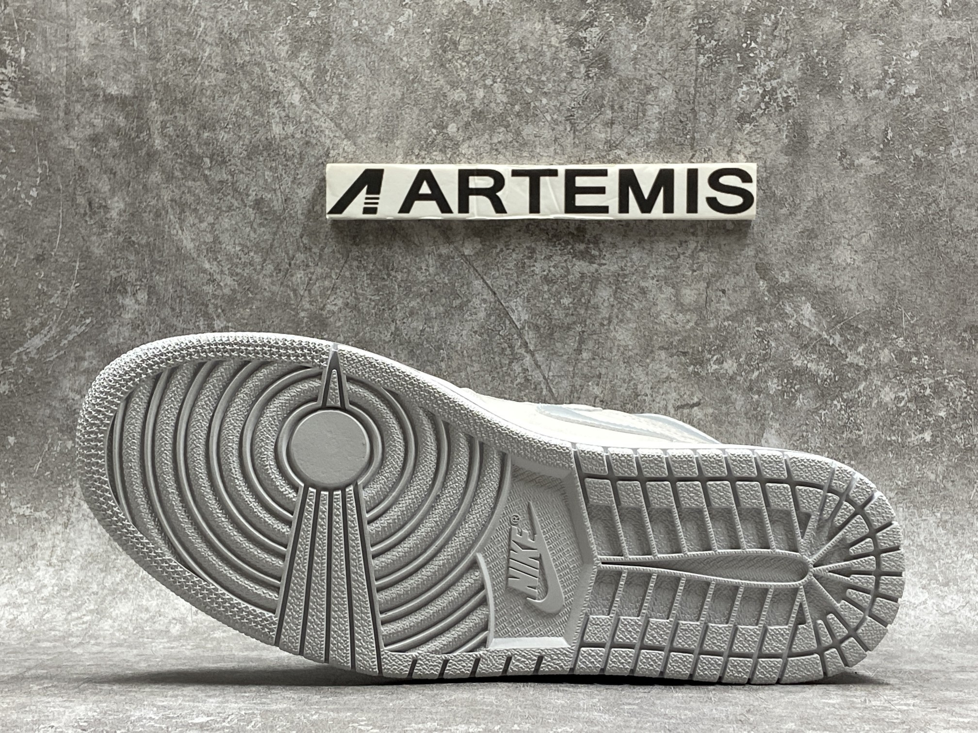 Air Jordan 1 Retro High Silver Anniversary