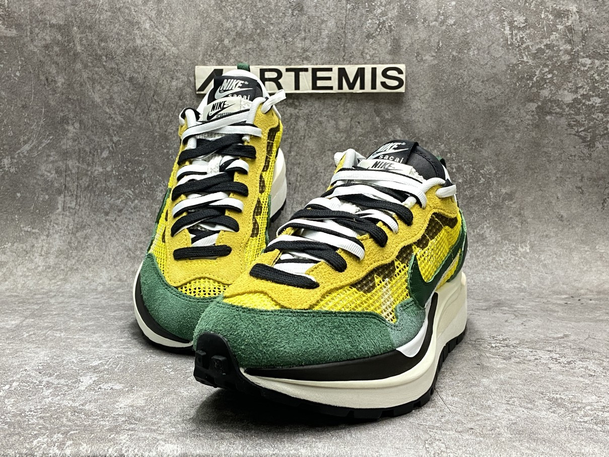 Nike Vaporwaffle Sacai Tour Yellow Stadium Green