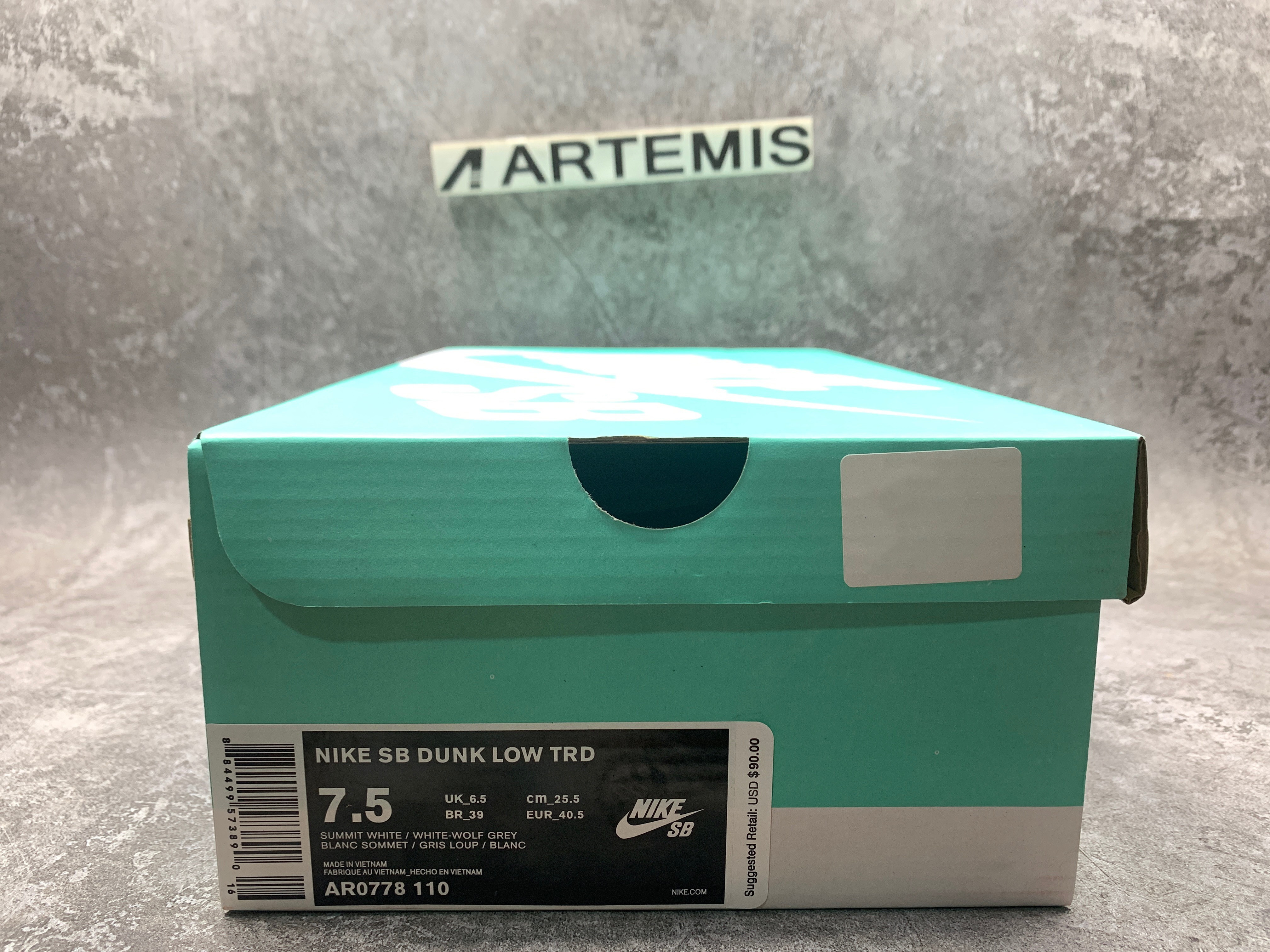 Nike SB Dunk Low Summit White Wolf Grey