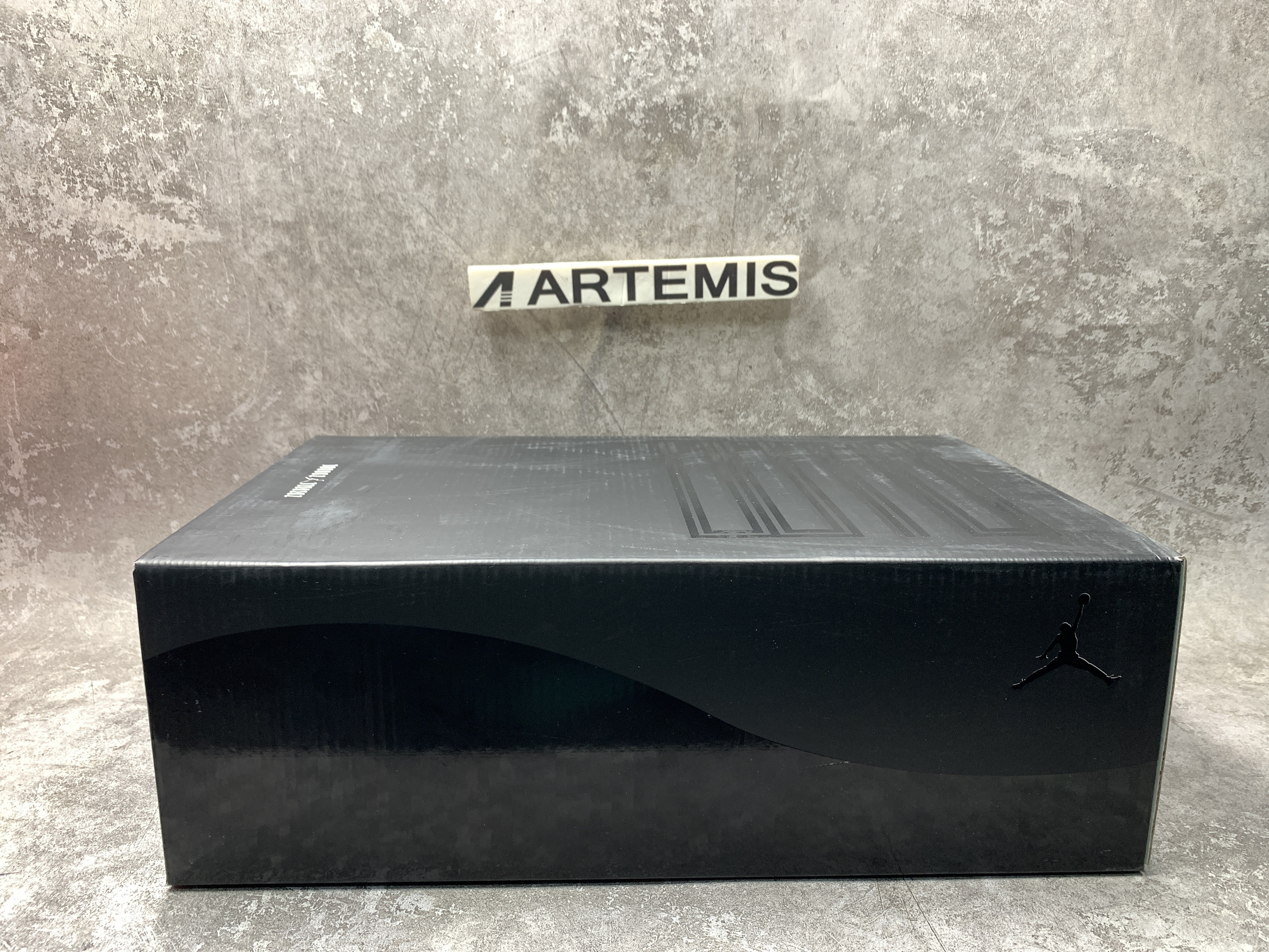 Air Jordan 11 Retro Cap and Gown