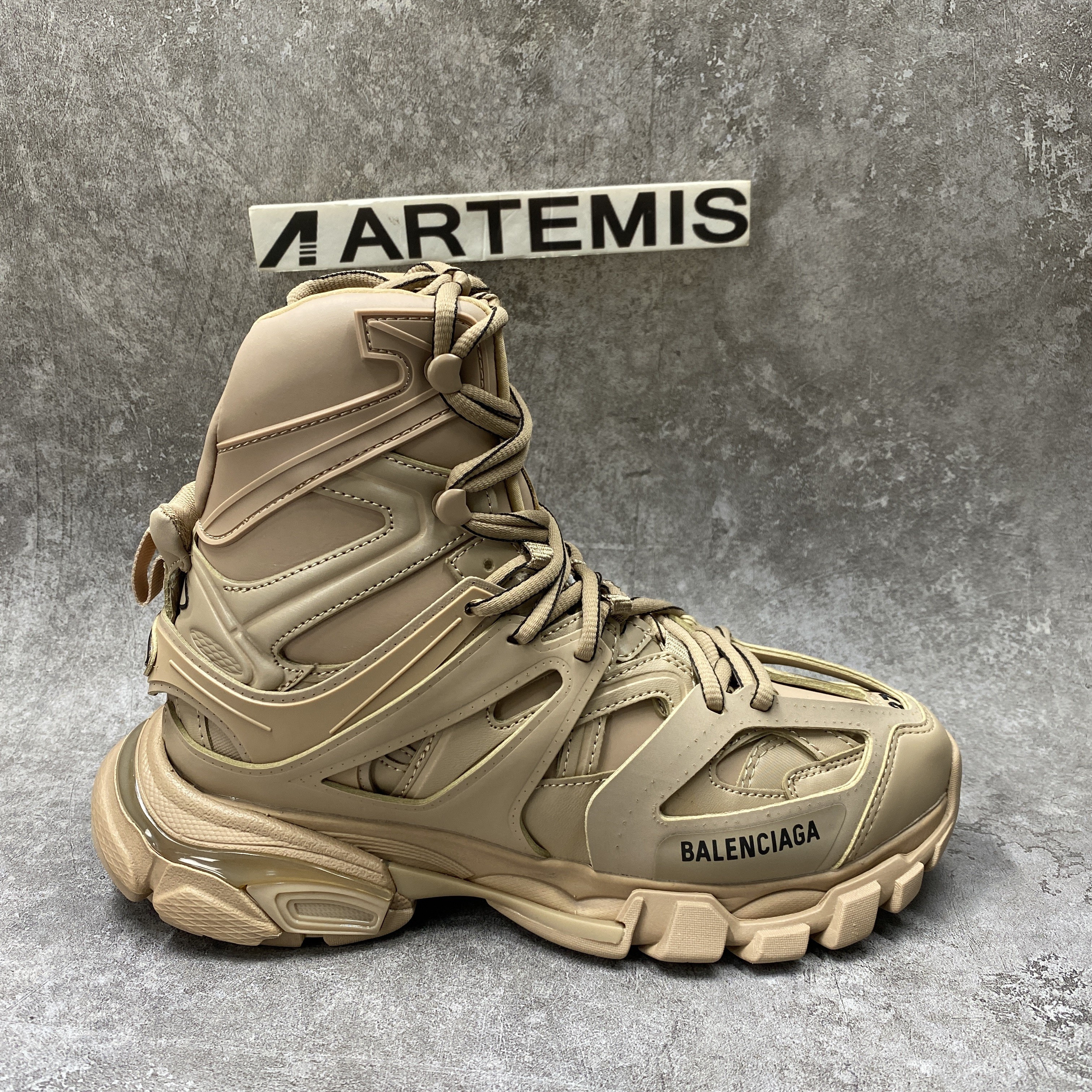 Balenciga Track Hike Beige