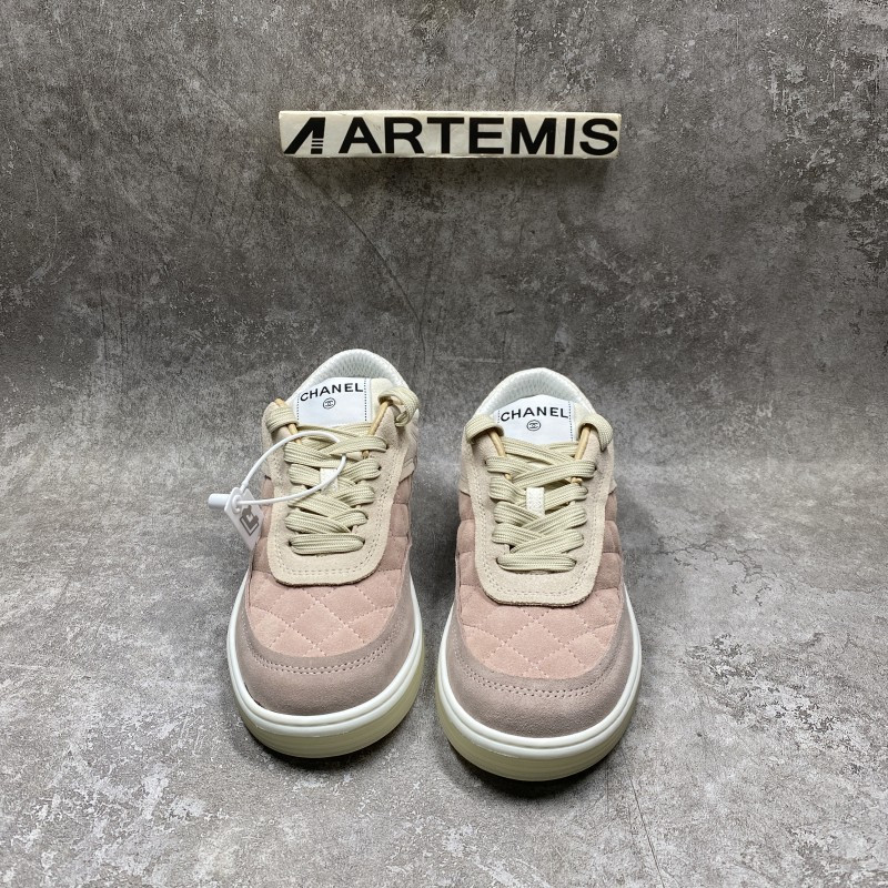 channel 22c Di*m*nd sports shoes in pink