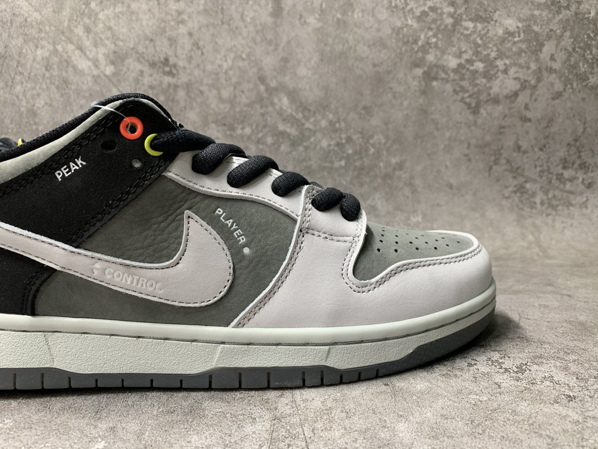 Nike SB Dunk Low VX1000