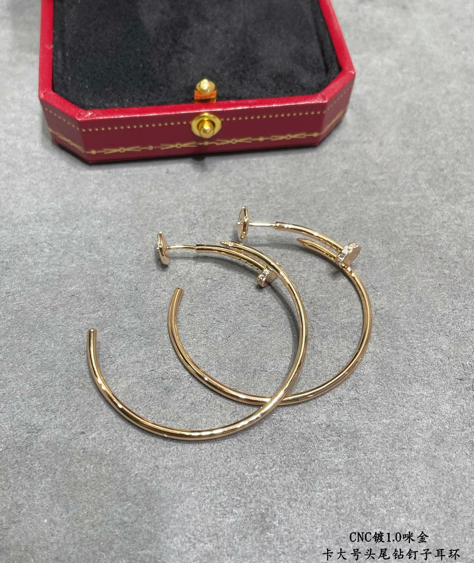 ca*t*er large size head and tail Di*m*nd nail earrings