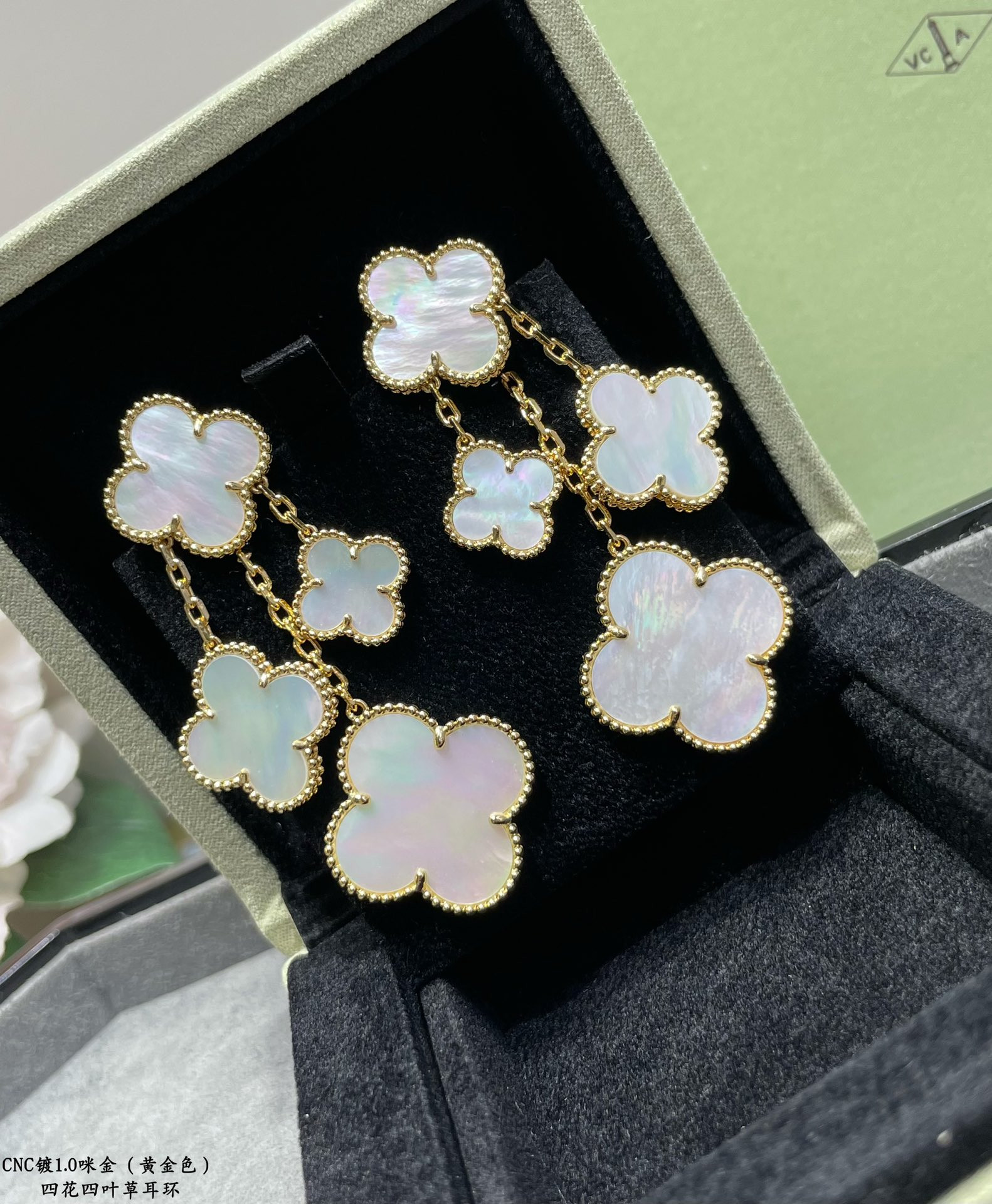 V*N CL*F & arpels high-grade white fritillary four-flower four-leaf clover earrings