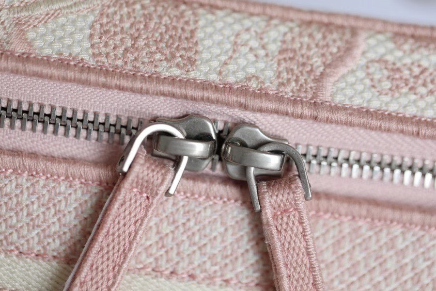 D*or travel make up bag