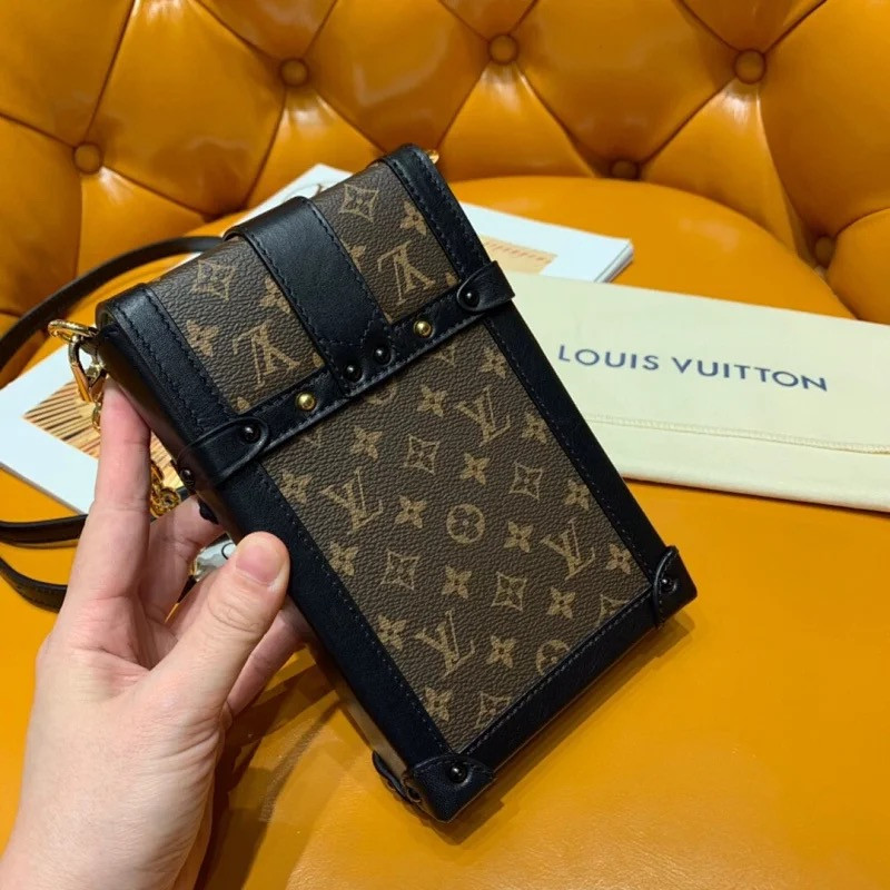 LV VERTICAL TRUNK POCHETTE M63913