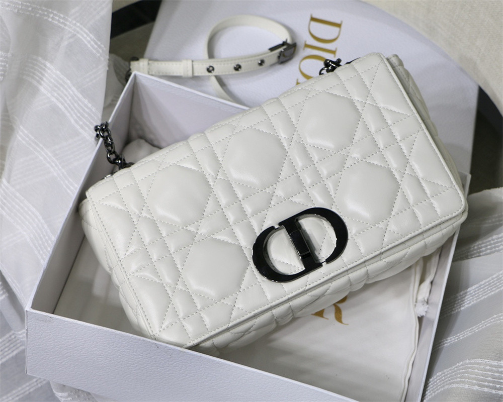 large d*or caro bag ivory S*pple cannage calfskin with silver hardware 29 x 18 x 10 cm