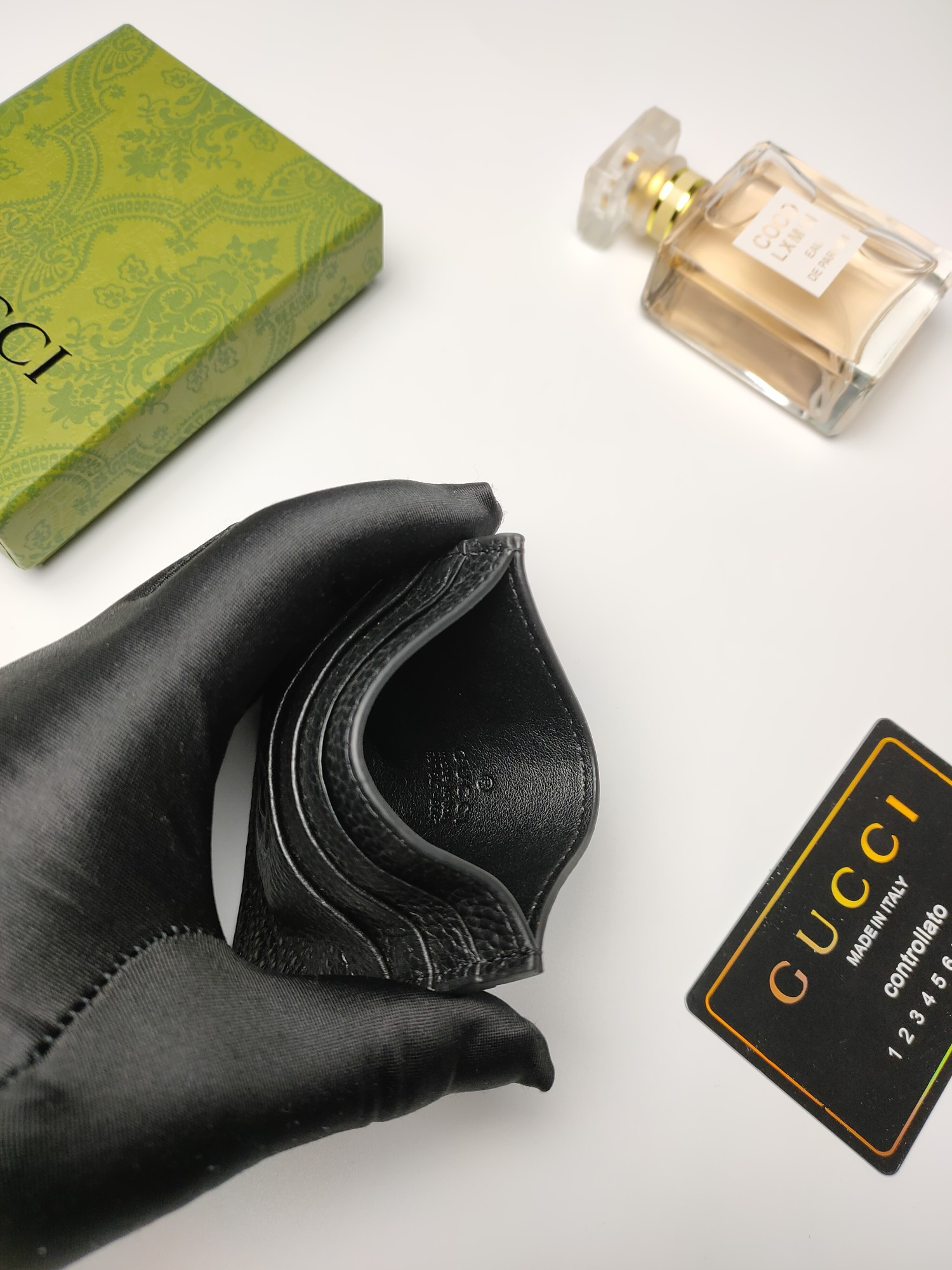 G*u*i gg  card case wallet