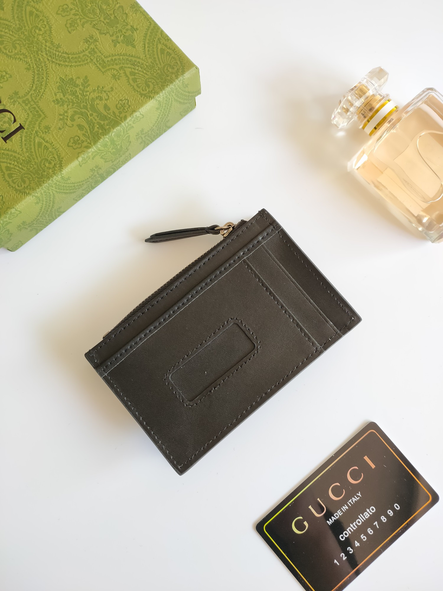 G*u*i gg  card case wallet