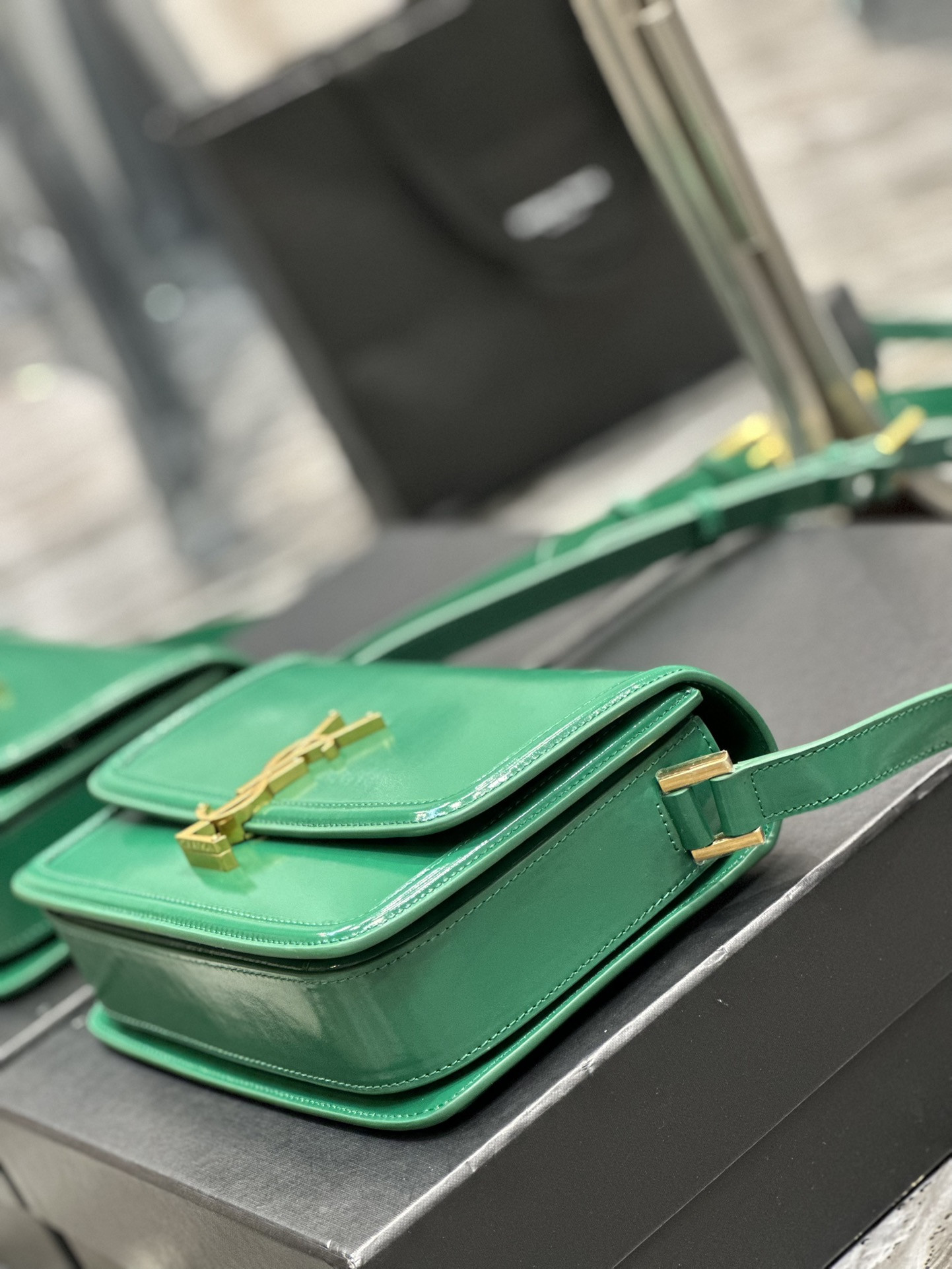 y*l solferino medium satchel in box Sa**t Lau*nt green 9.1 x 6.3 x 2.4 inches