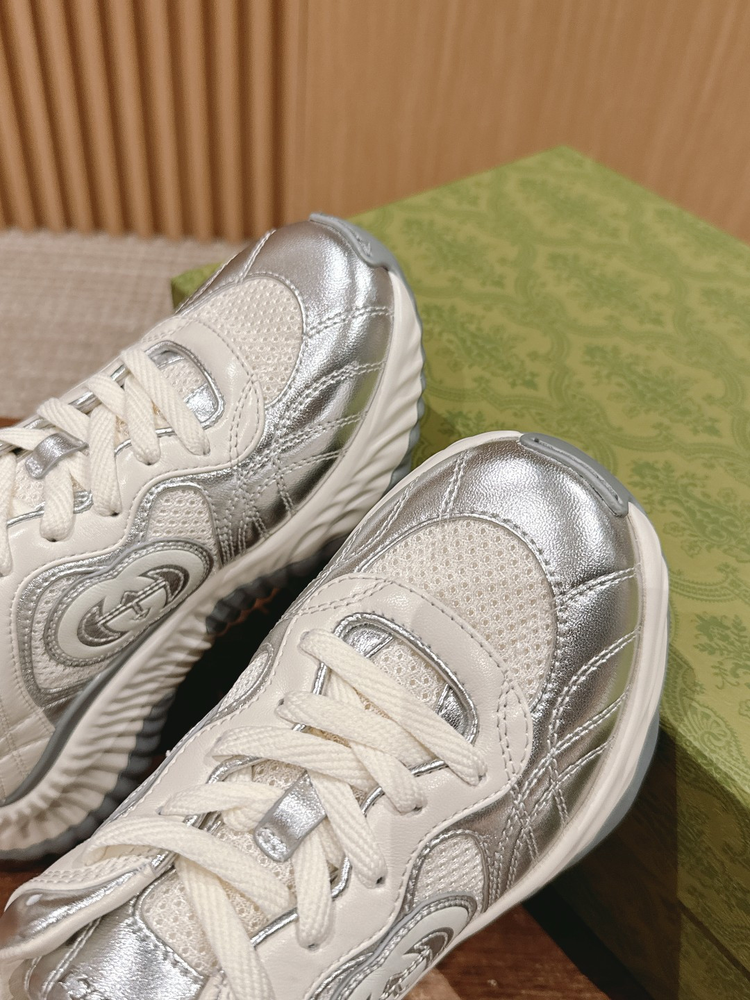 ua G*u*i ripple sneaker