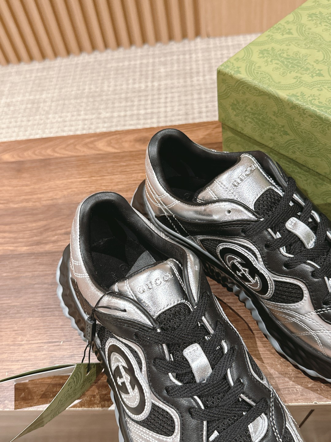 ua G*u*i ripple sneaker