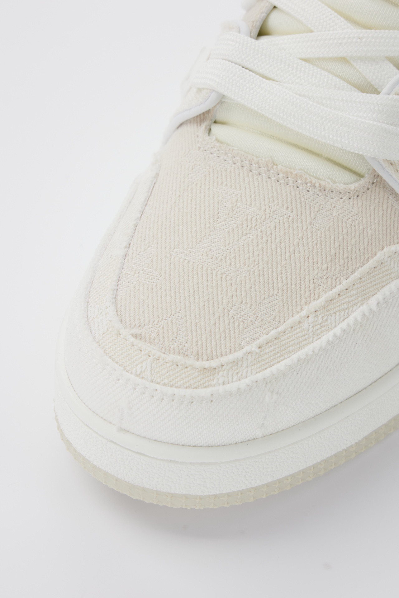 UA LV Trainer Sneaker