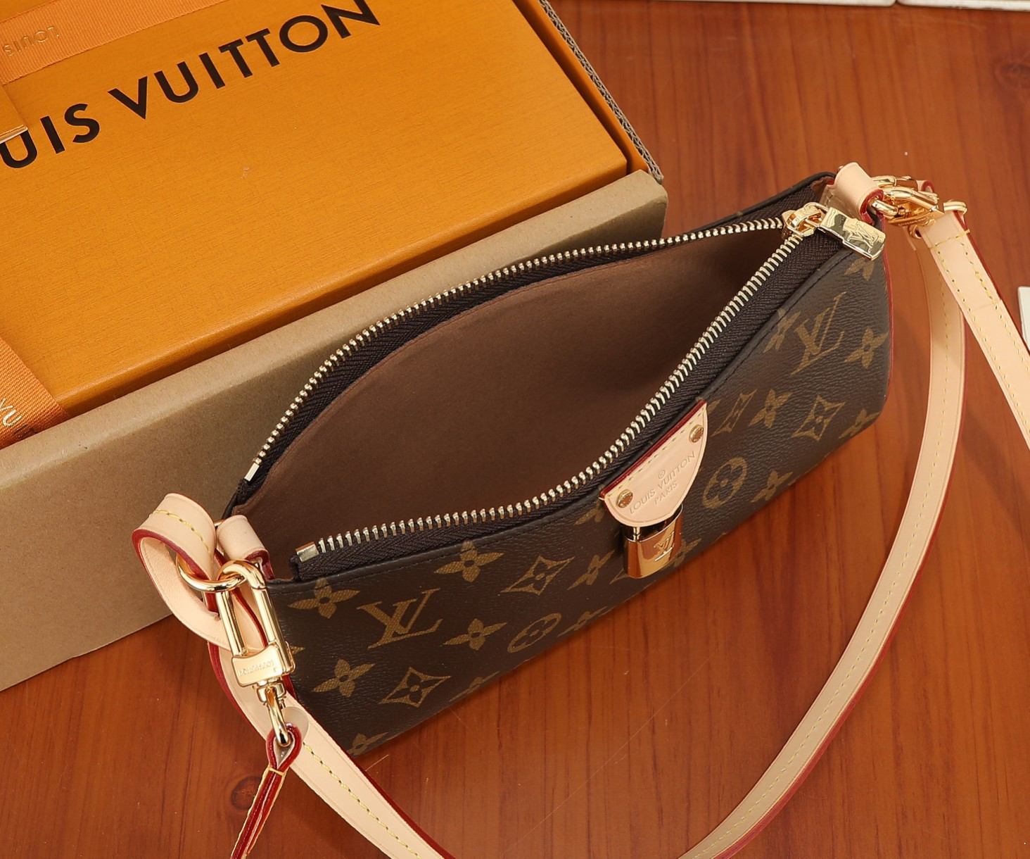 LV Pochette Tirette M12859  8.7 x 4.7 x 2.2 in