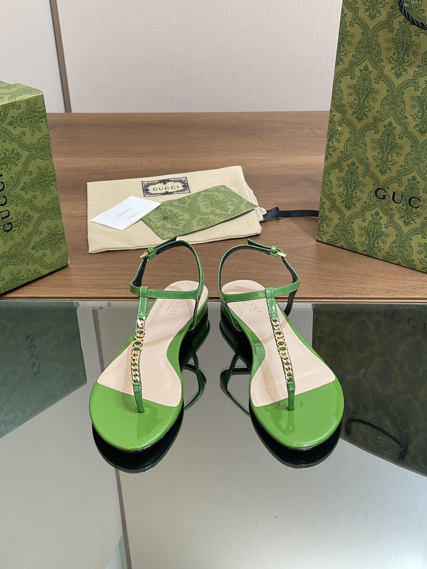 ua G*u*i signoria thong sandal