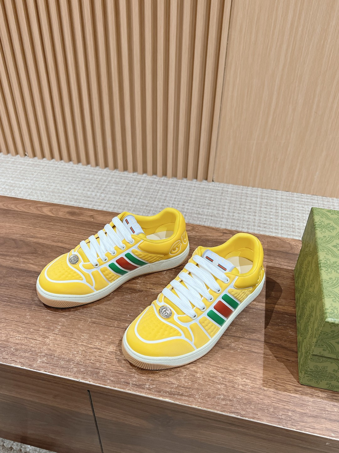 ua G*u*i screener sneaker with web