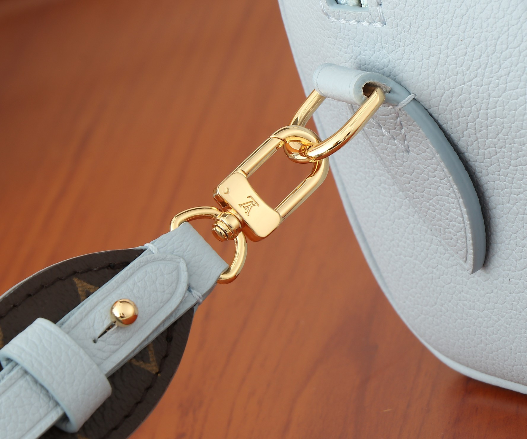 LV Speedy 18  M24604 18x12.5x11CM