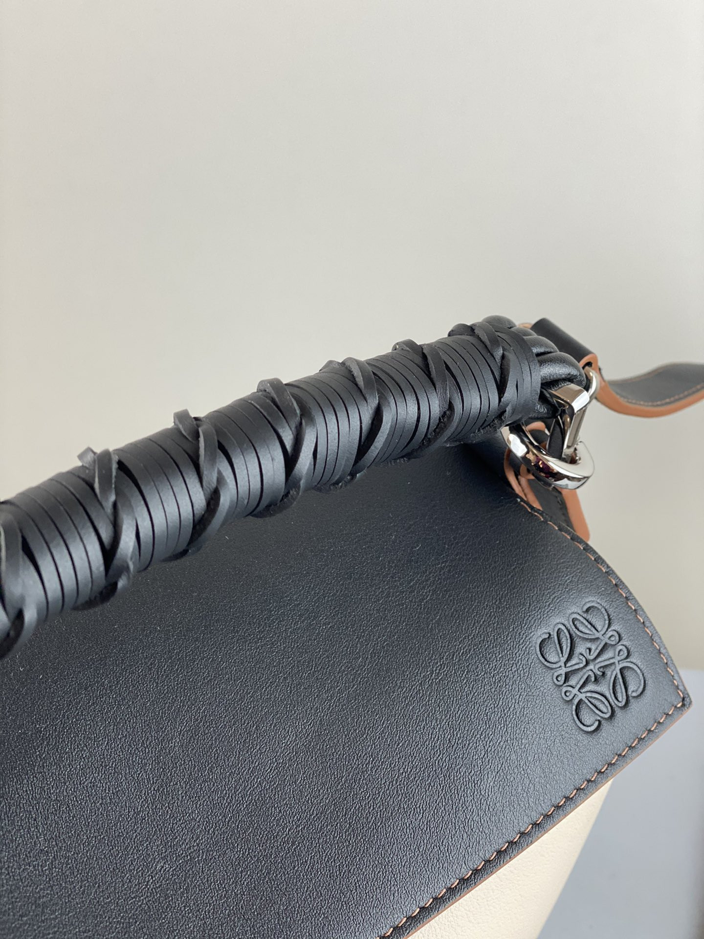 L0ew* small puzzle bag in classic calfskin 24x10.5x16.5cm