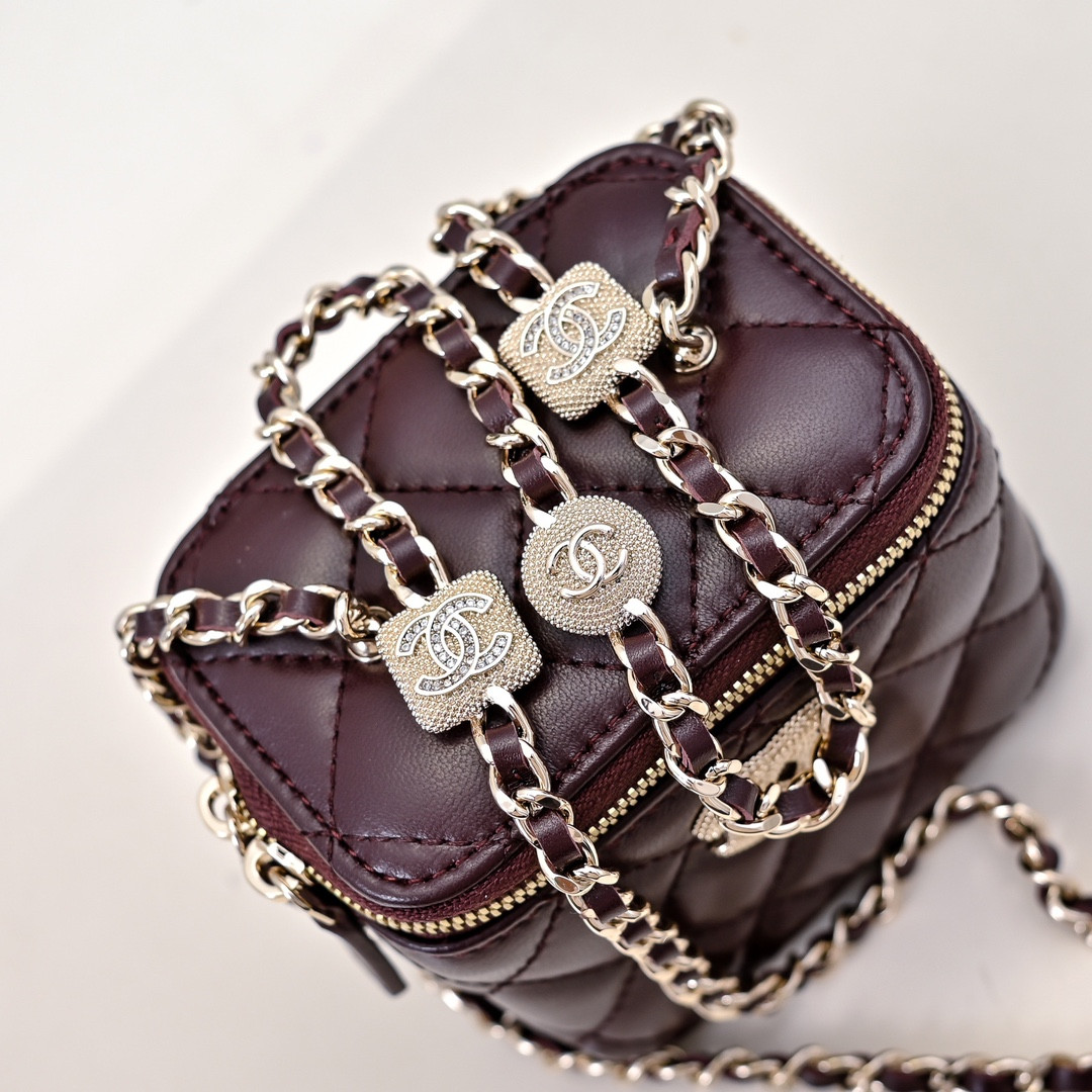 Ch*el small vanity with chain 8.5x11x7cm