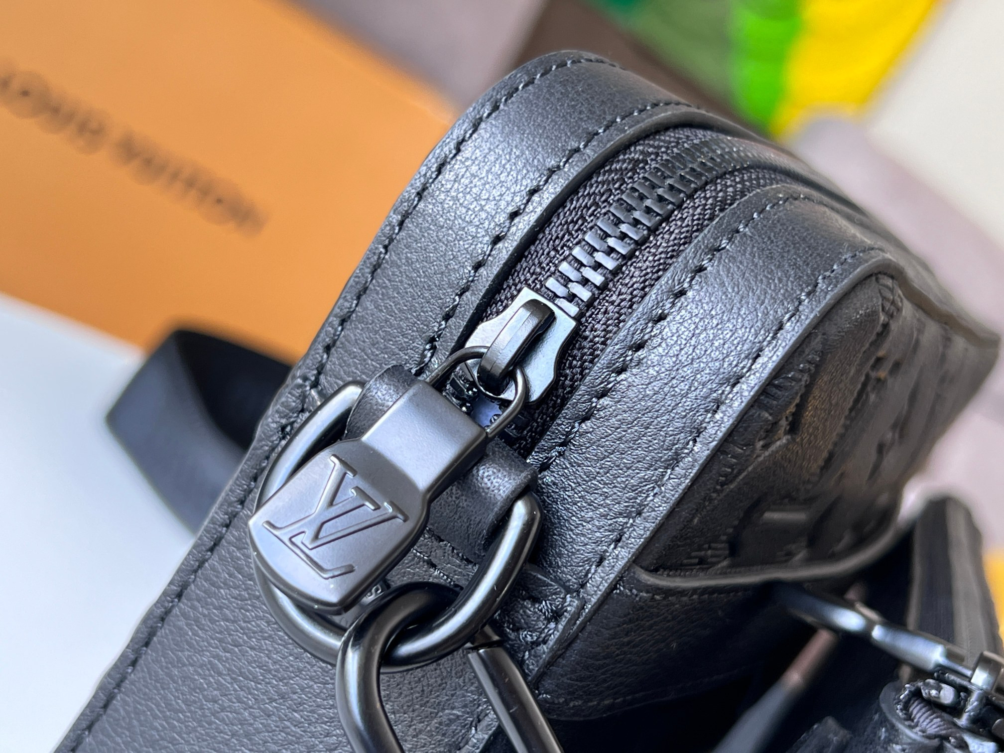 LV Trio Messenger M46602 25x18.5x7cm