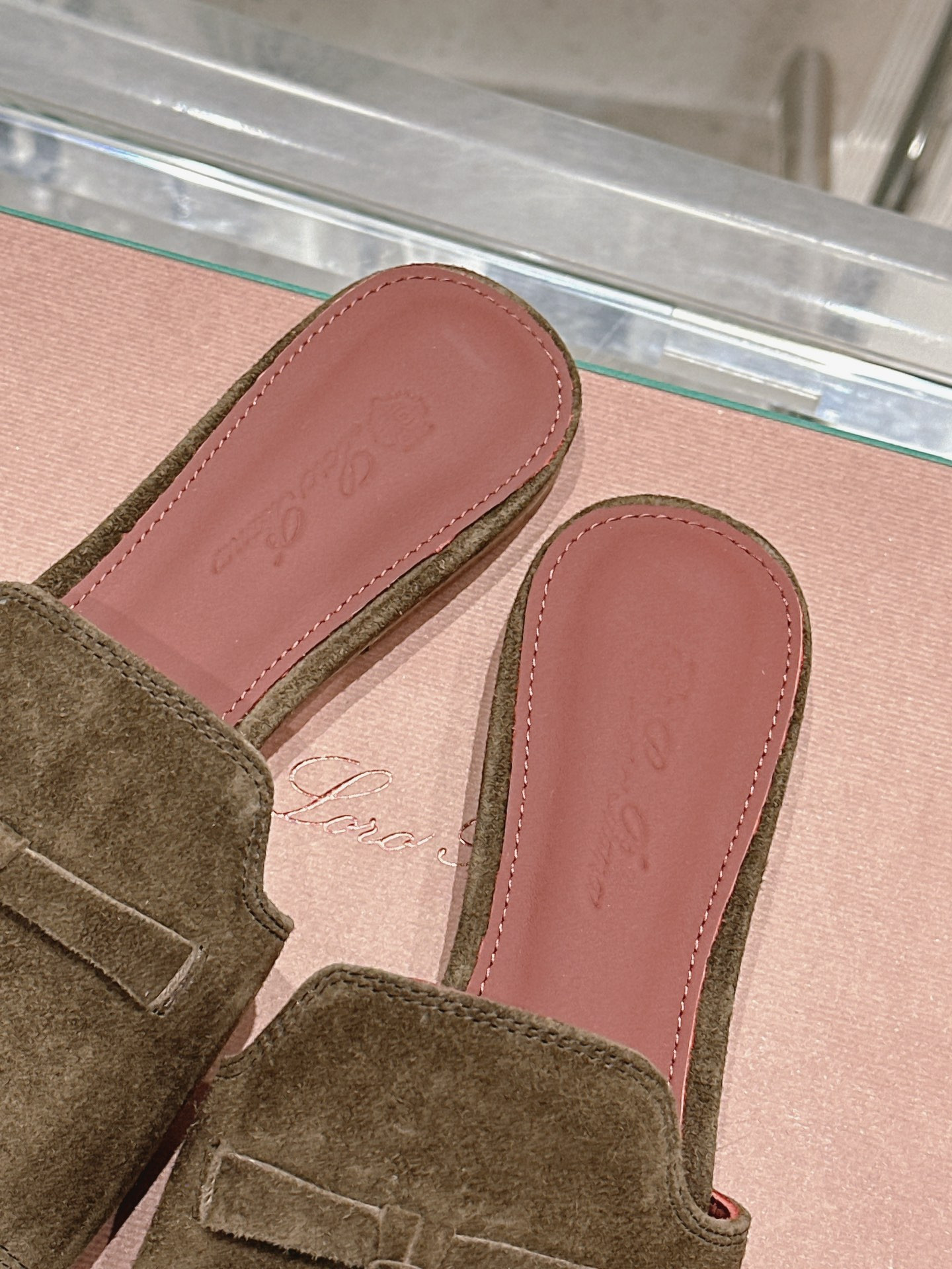 ua L**o p*ana summer charms sandal