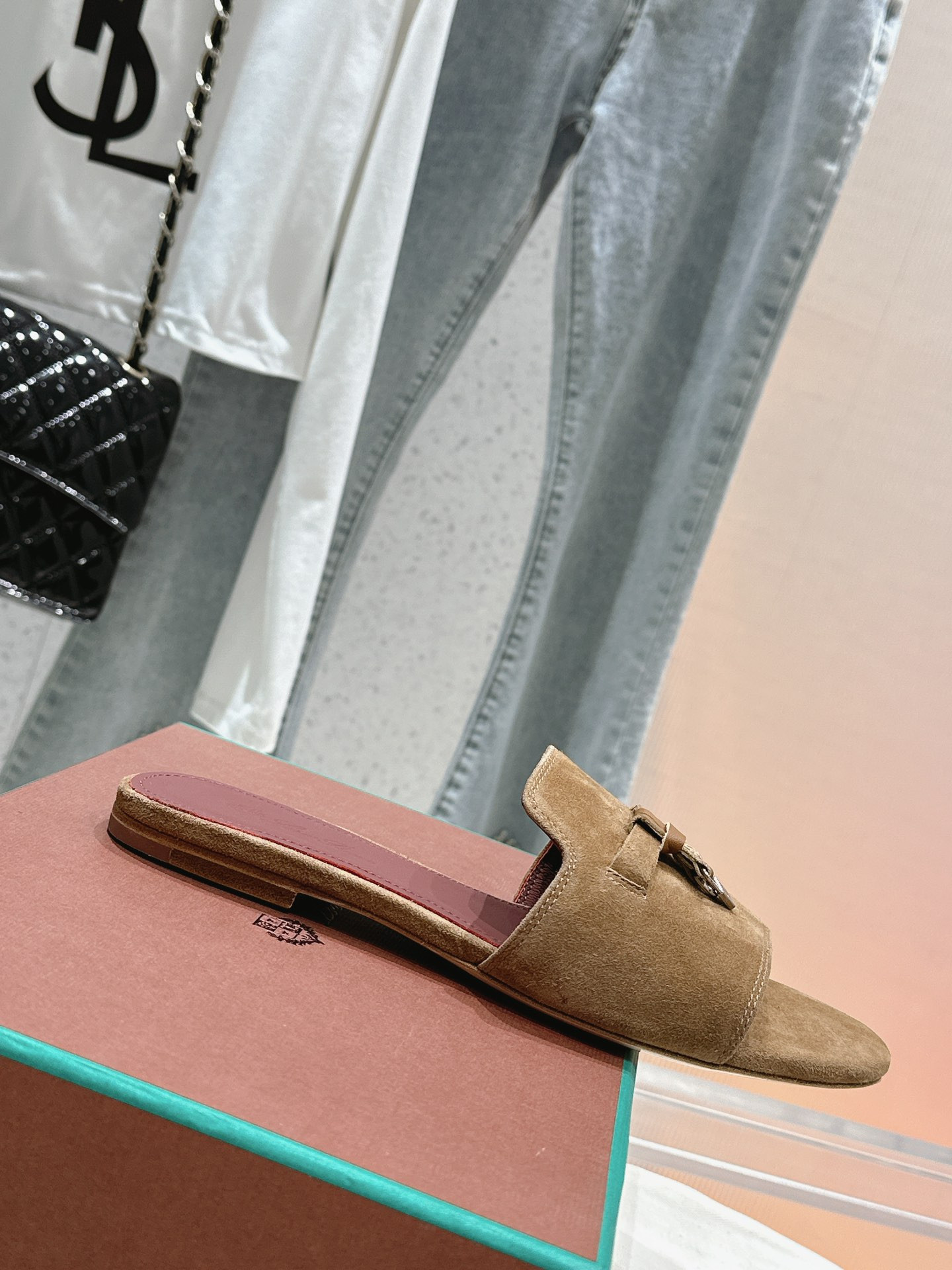 ua L**o p*ana summer charms sandal