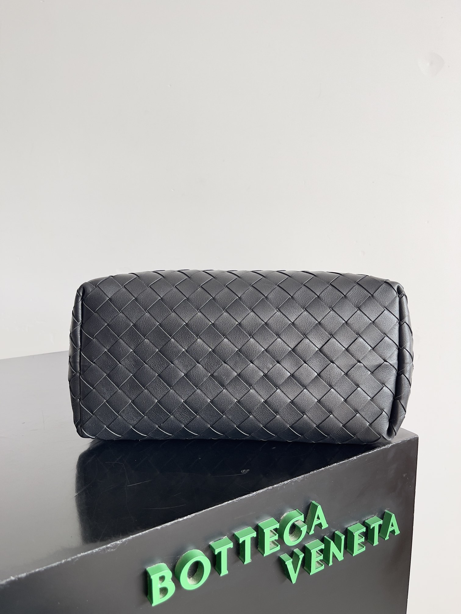 bo*te*ga Ve*ne*ta small andiamo messenger 29x20x13cm